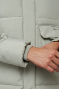 Оптом Пальто утепленное с капюшоном зимнее женское светло-зеленого цвета 133208ZS в Волгоградке, фото 17