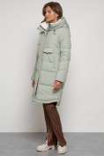 Оптом Пальто утепленное с капюшоном зимнее женское светло-зеленого цвета 133208ZS в Омске, фото 2