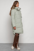 Оптом Пальто утепленное с капюшоном зимнее женское светло-зеленого цвета 133208ZS в Волгоградке, фото 3
