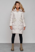 Оптом Пальто утепленное с капюшоном зимнее женское бежевого цвета 13332B в Санкт-Петербурге