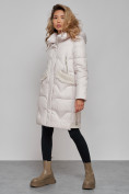 Оптом Пальто утепленное с капюшоном зимнее женское бежевого цвета 13332B в Воронеже, фото 3