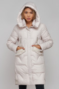 Оптом Пальто утепленное с капюшоном зимнее женское бежевого цвета 13332B в Челябинске, фото 7