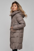 Оптом Пальто утепленное с капюшоном зимнее женское коричневого цвета 13332K, фото 11