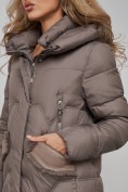 Оптом Пальто утепленное с капюшоном зимнее женское коричневого цвета 13332K, фото 13