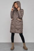 Оптом Пальто утепленное с капюшоном зимнее женское коричневого цвета 13332K в Сочи, фото 7