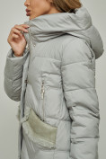 Оптом Пальто утепленное с капюшоном зимнее женское серого цвета 13332Sr в  Красноярске, фото 13