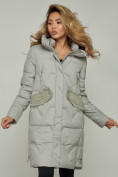 Оптом Пальто утепленное с капюшоном зимнее женское серого цвета 13332Sr в  Красноярске, фото 8