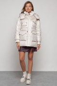 Оптом Куртка зимняя женская модная с капюшоном бежевого цвета 13338B в Екатеринбурге
