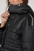 Оптом Куртка зимняя женская модная с капюшоном черного цвета 13338Ch в Казани, фото 14