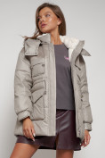 Оптом Куртка зимняя женская модная с капюшоном светло-коричневого цвета 13338SK в Екатеринбурге, фото 18