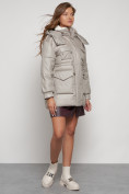 Оптом Куртка зимняя женская модная с капюшоном светло-коричневого цвета 13338SK в Казани, фото 3