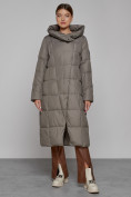 Оптом Пальто утепленное с капюшоном зимнее женское коричневого цвета 13363K в Перми