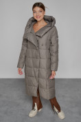 Оптом Пальто утепленное с капюшоном зимнее женское коричневого цвета 13363K в Тюмени, фото 11