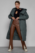 Оптом Пальто утепленное с капюшоном зимнее женское темно-зеленого цвета 13363TZ, фото 14