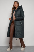 Оптом Пальто утепленное с капюшоном зимнее женское темно-зеленого цвета 13816TZ в Астане, фото 9