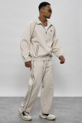 Оптом Спортивный костюм мужской оригинал бежевого цвета 15005B в Тюмени, фото 11
