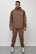 Оптом Спортивный костюм мужской модный коричневого цвета 15006K в Самаре