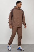 Оптом Спортивный костюм мужской модный коричневого цвета 15006K в Екатеринбурге, фото 3