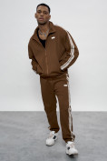 Оптом Спортивный костюм мужской оригинал коричневого цвета 15012K в Хабаровске, фото 13