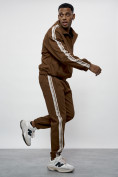 Оптом Спортивный костюм мужской оригинал коричневого цвета 15012K в Ульяновске, фото 18