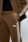 Оптом Спортивный костюм мужской оригинал коричневого цвета 15012K в Кемерово, фото 9