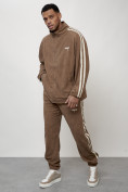 Оптом Спортивный костюм мужской модный из микровельвета бежевого цвета 15015B в Саратове, фото 11