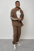 Оптом Спортивный костюм мужской модный из микровельвета бежевого цвета 15015B в Екатеринбурге, фото 16