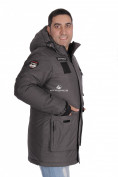 Оптом Куртка зимняя удлиненная мужская темно-серого цвета 1627TC в Новосибирске, фото 2