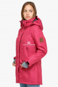 Оптом Куртка парка зимняя женская малинового цвета 18113М в Самаре, фото 2