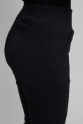 Оптом Cтрейчевые брюки утепленные женские черного цвета 2033Ch в Казани, фото 8