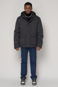 Оптом Куртка зимняя мужская классическая стеганная серого цвета 2107Sr в Екатеринбурге