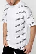 Оптом Мужская футболка с надписью белого цвета 221085Bl в Казани, фото 2