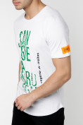 Оптом Мужская футболка с надписью белого цвета 221146Bl в Екатеринбурге, фото 3