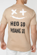 Оптом Мужская футболка с принтом бежевого цвета 221147B в Казани, фото 2