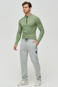 Оптом Трикотажные брюки мужские серого цвета 2226Sr в  Красноярске, фото 2