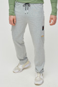 Оптом Трикотажные брюки мужские серого цвета 2226Sr в  Красноярске, фото 4