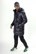 Оптом Куртка удлинённая мужская зимняя темно-синего цвета 22306TS в Казани, фото 12