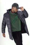 Оптом Куртка удлинённая мужская зимняя темно-серого цвета 2237TC в Екатеринбурге, фото 10