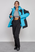 Оптом Горнолыжная куртка женская зимняя большого размера голубого цвета 23661Gl в Екатеринбурге, фото 10