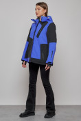 Оптом Горнолыжная куртка женская зимняя большого размера синего цвета 23661S в Казани, фото 10