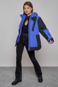 Оптом Горнолыжная куртка женская зимняя большого размера синего цвета 23661S в Казани, фото 17