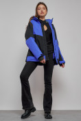 Оптом Горнолыжная куртка женская зимняя большого размера синего цвета 23661S в Казани, фото 18