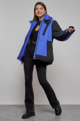 Оптом Горнолыжная куртка женская зимняя большого размера синего цвета 23661S в Казани, фото 19