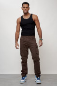 Оптом Джинсы карго мужские с накладными карманами коричневого цвета 2401K в Волгоградке, фото 11