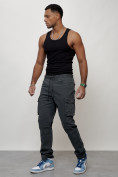 Оптом Джинсы карго мужские с накладными карманами темно-серого цвета 2401TC в Сочи, фото 2