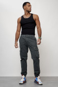 Оптом Джинсы карго мужские с накладными карманами темно-серого цвета 2402TC в Перми, фото 6