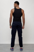 Оптом Джинсы карго мужские с накладными карманами темно-синего цвета 2402TS в Казани, фото 4