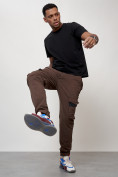 Оптом Джинсы карго мужские с накладными карманами коричневого цвета 2403-1K, фото 10