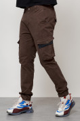 Оптом Джинсы карго мужские с накладными карманами коричневого цвета 2403-1K в Самаре, фото 6