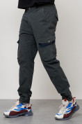 Оптом Джинсы карго мужские с накладными карманами темно-серого цвета 2403-1TC в Челябинске, фото 2